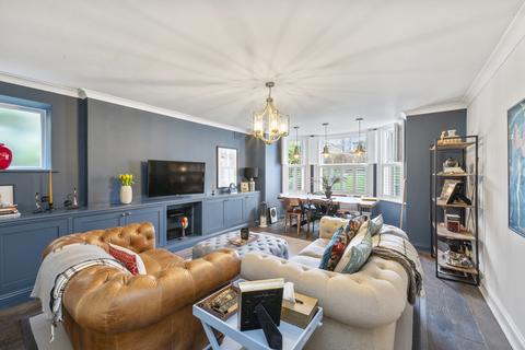 2 bedroom apartment to rent, Upper Richmond Road, SW15