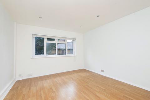 2 bedroom flat to rent, Gideon Road, SW11