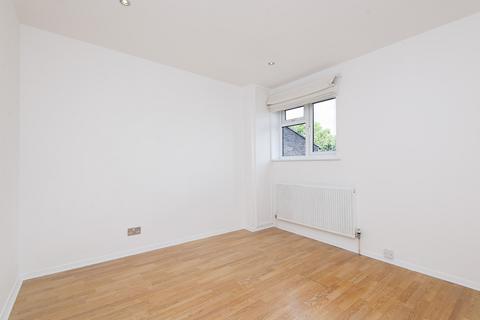2 bedroom flat to rent, Gideon Road, SW11