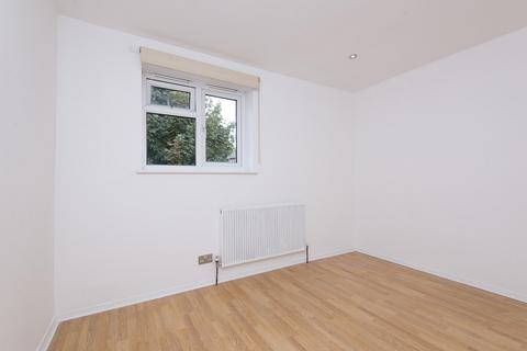 2 bedroom flat to rent, Gideon Road, SW11
