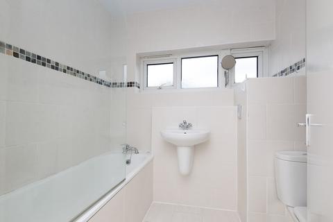 2 bedroom flat to rent, Gideon Road, SW11