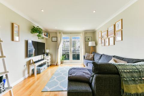 2 bedroom flat to rent, Voltaire Buildings, SW18