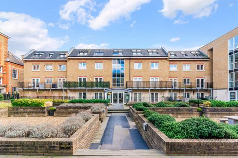 2 bedroom flat to rent, Voltaire Buildings, SW18