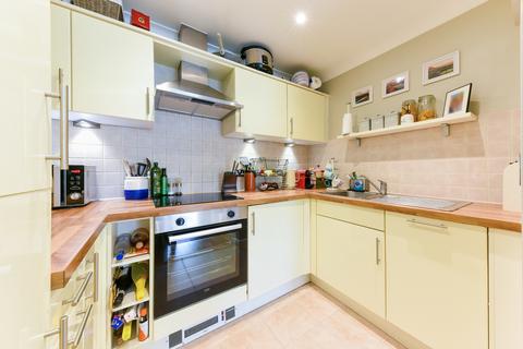 2 bedroom flat to rent, Voltaire Buildings, SW18