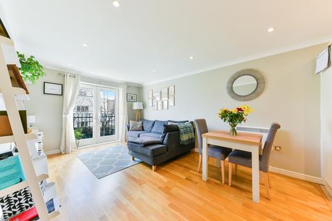 2 bedroom flat to rent, Voltaire Buildings, SW18