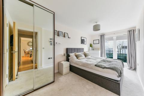 2 bedroom flat to rent, Voltaire Buildings, SW18