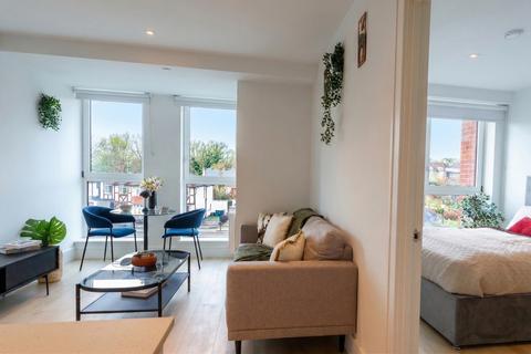 1 bedroom apartment to rent, Coombe Hill House, Beverley Way SW20