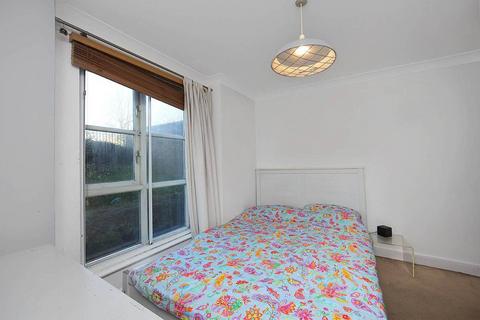 2 bedroom flat to rent, Seven Sisters Road, Finsbury Park, London, N4