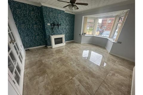 4 bedroom semi-detached house for sale, Cedar Avenue, Manchester, M46
