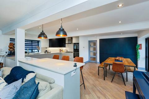 6 bedroom semi-detached house for sale, Black Lake Close, Surrey TW20