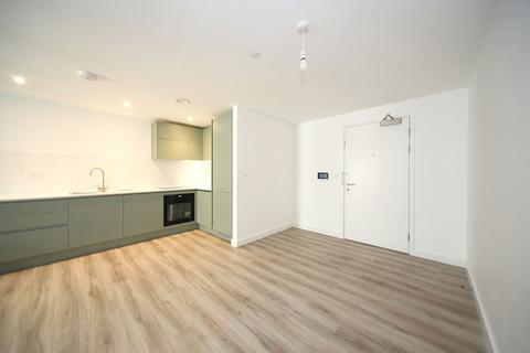 2 bedroom apartment for sale, Chevette Court with Private Parking Spot, Luton