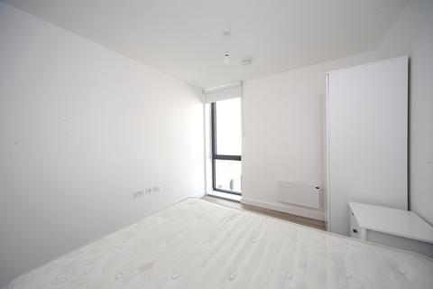 2 bedroom apartment for sale, Chevette Court with Private Parking Spot, Luton