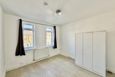 3 bedroom terraced house for sale, Myrtle Road, Hounslow TW3
