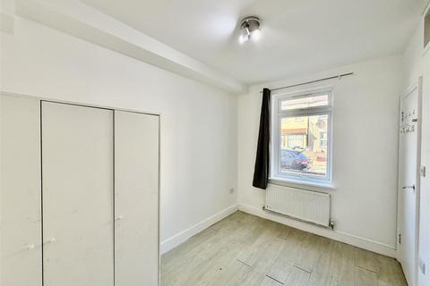 3 bedroom terraced house for sale, Myrtle Road, Hounslow TW3