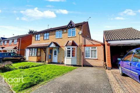 4 bedroom semi-detached house for sale, Meadowsweet Road, Leicester