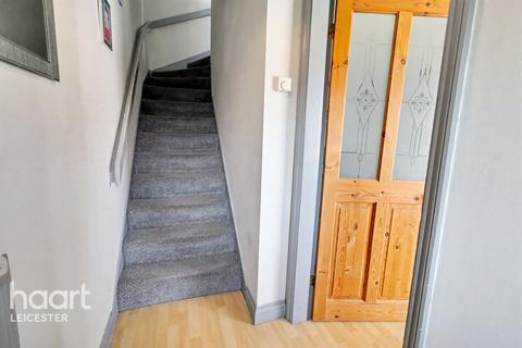 4 bedroom semi-detached house for sale, Meadowsweet Road, Leicester