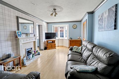 4 bedroom semi-detached house for sale, Meadowsweet Road, Leicester