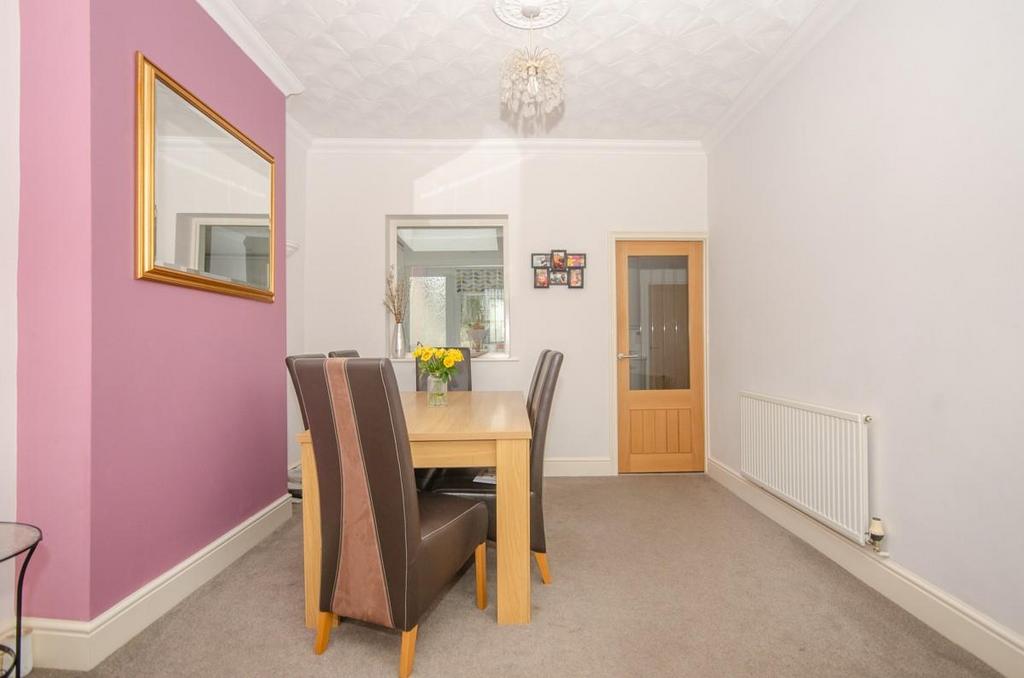 Dining area pic 2.jpg