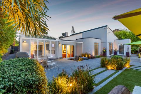 undefined, Bristol BS16