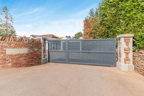 undefined, Bristol BS16