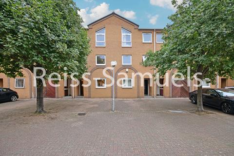 5 bedroom terraced house to rent, Cyclops Mews, London E14