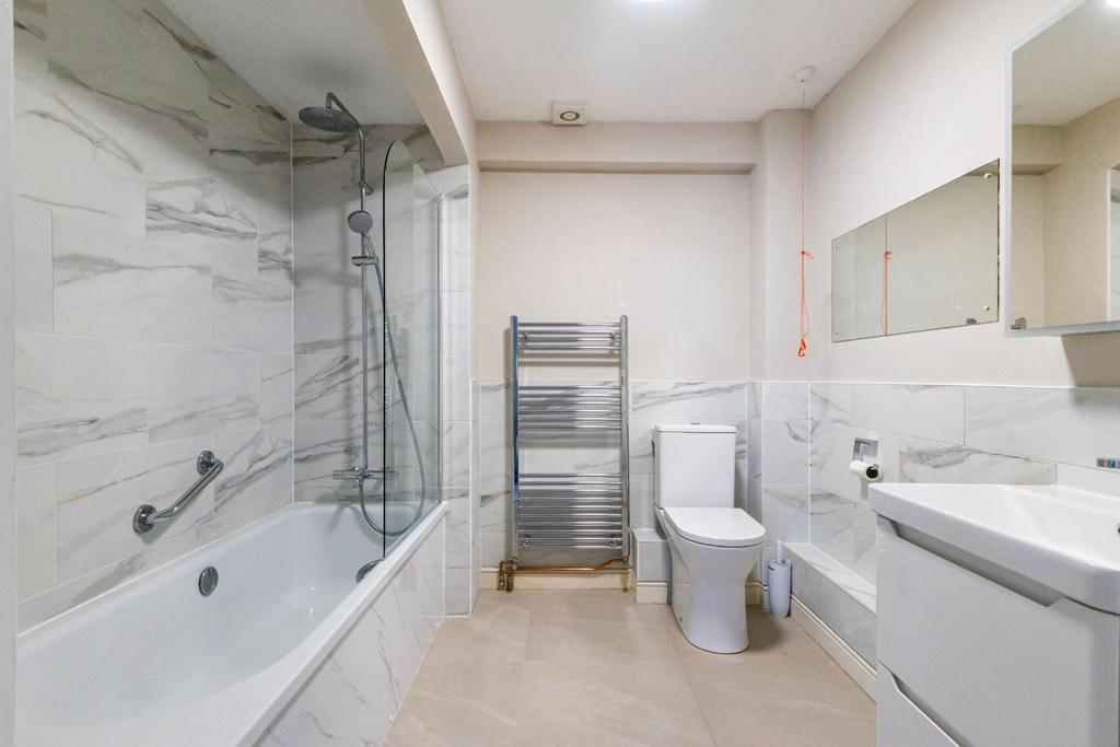 Elizabeth Bathroom.jpg