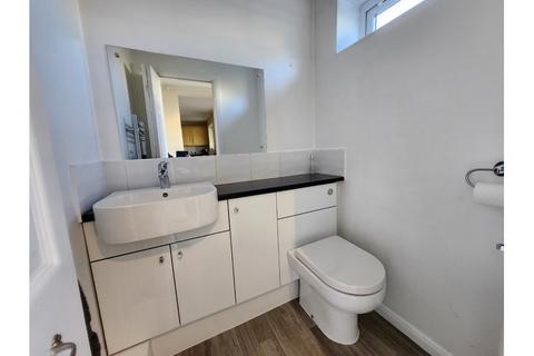 3 bedroom semi-detached house to rent, Leyton Drive, Bridgwater, TA6