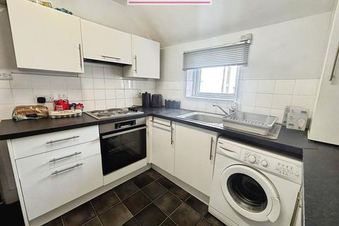 1 bedroom flat to rent, High Street, Swanley, BR8 8BQ