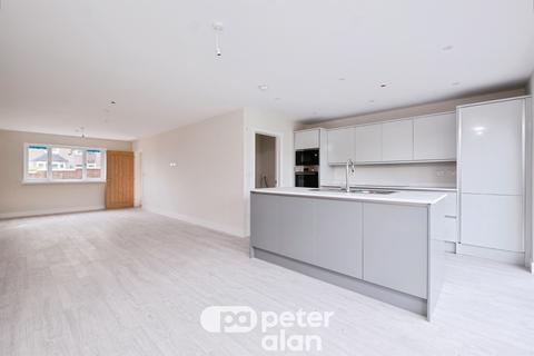 4 bedroom detached house for sale, Five Locks Road, Pontnewydd, Cwmbran