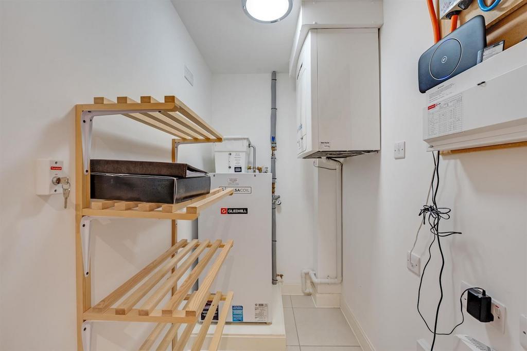02-0d8d85848-AP-MCS-28 Edward Place-16-medium.jpg