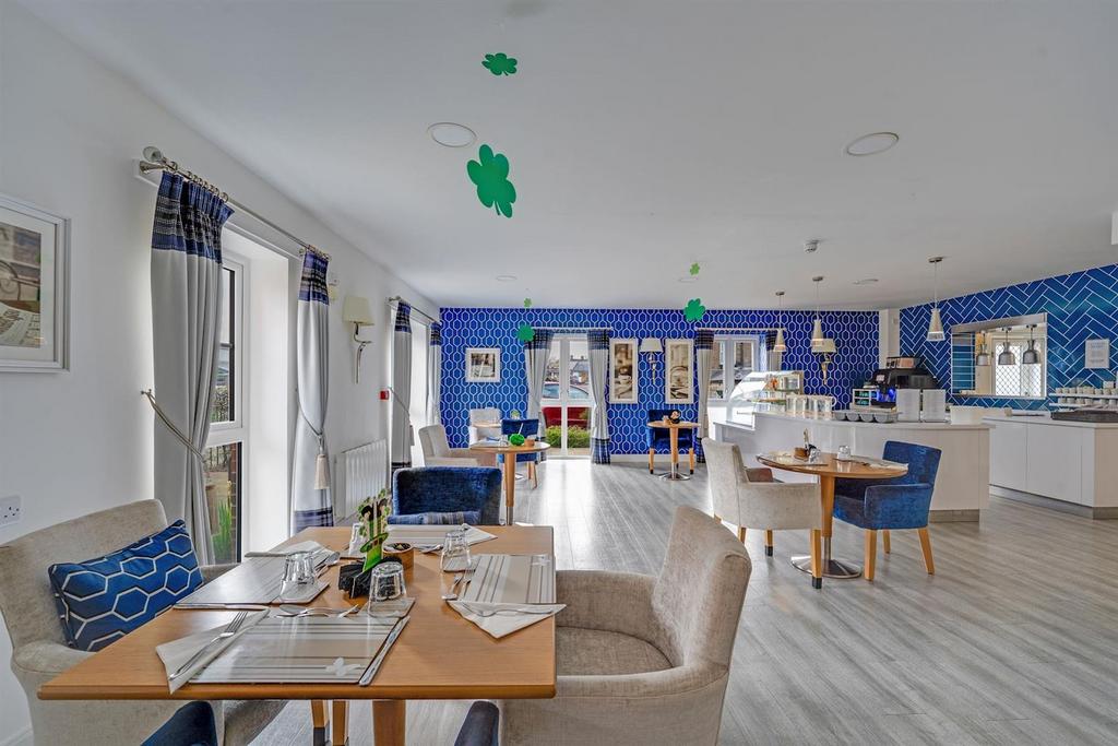 10-cd7d85848-AP-MCS-28 Edward Place-40-medium.jpg