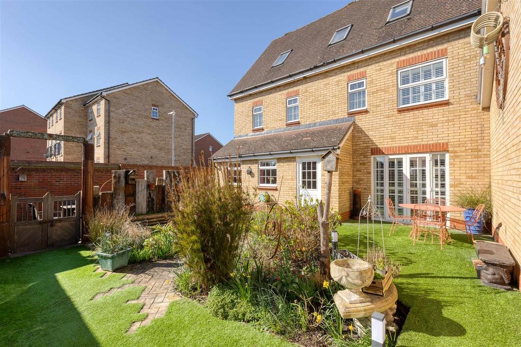 Wrap around garden