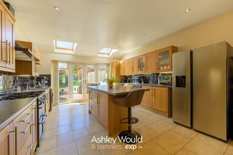 3 bedroom semi-detached house for sale, Chester Road South, Kidderminster DY10