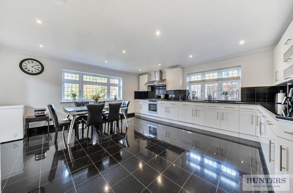 Kitchen/Breakfast Room