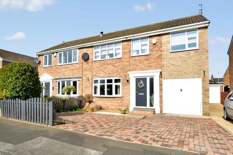 4 bedroom semi-detached house for sale, Fishponds Drive, Wakefield WF4