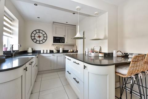 4 bedroom semi-detached house for sale, Fishponds Drive, Wakefield WF4