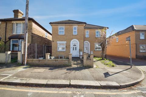Shaftesbury Road, Romford, RM1