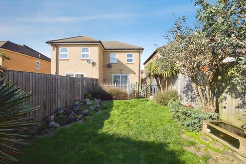 3 bedroom semi-detached house for sale, Shaftesbury Road, Romford, RM1