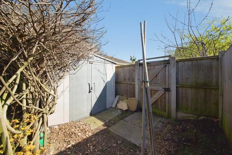 3 bedroom semi-detached house for sale, Shaftesbury Road, Romford, RM1