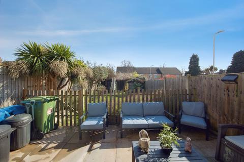 3 bedroom semi-detached house for sale, Shaftesbury Road, Romford, RM1