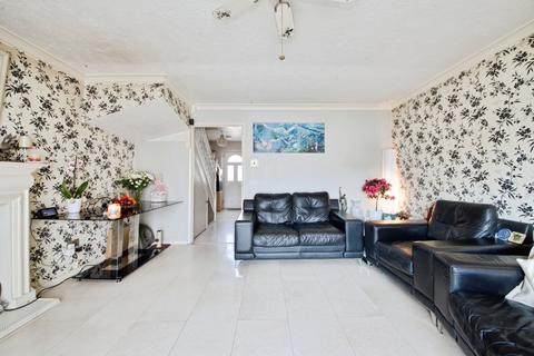 3 bedroom semi-detached house for sale, Shaftesbury Road, Romford, RM1