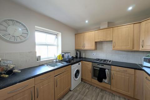 2 bedroom flat for sale, Meadowbrook Court, Morley, Leeds, LS27