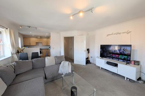 2 bedroom flat for sale, Meadowbrook Court, Morley, Leeds, LS27