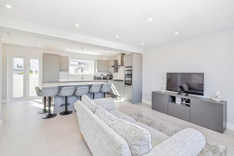 3 bedroom end of terrace house for sale, Prestwick Road, Watford