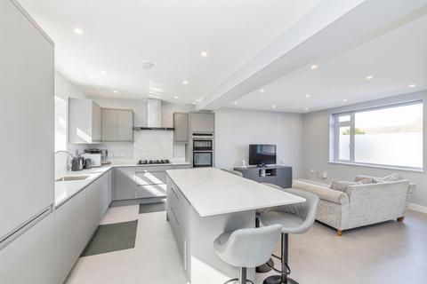 3 bedroom end of terrace house for sale, Prestwick Road, Watford