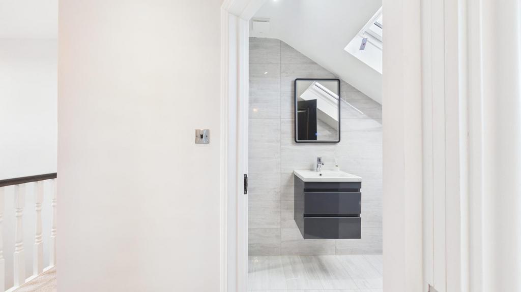 Bathroom Top Floor