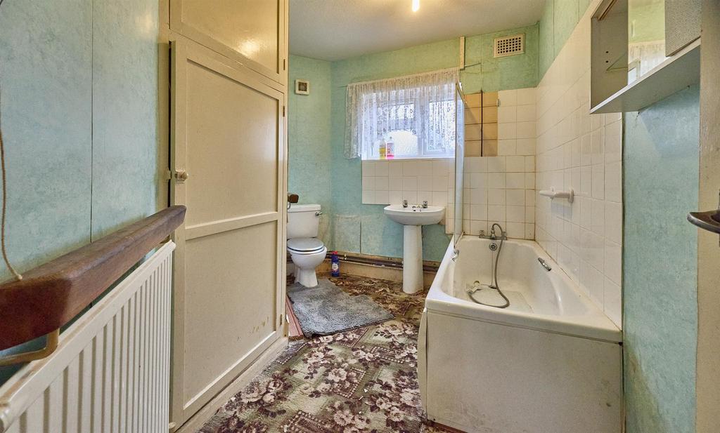 Bathroom to Side