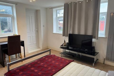 8 bedroom semi-detached house for sale, Hogarth Gardens, Hounslow, TW5