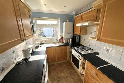 2 bedroom flat for sale, High Road, Bushey WD23