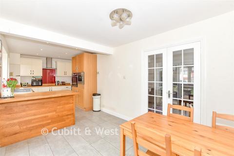 3 bedroom end of terrace house for sale, Wilton Drive, Waterlooville PO8